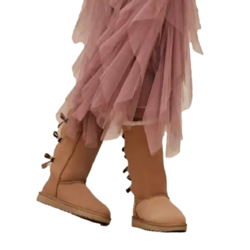 UGG Bailey Bow Tall chestnut Elegant girls Boots size 4 GUC women’s